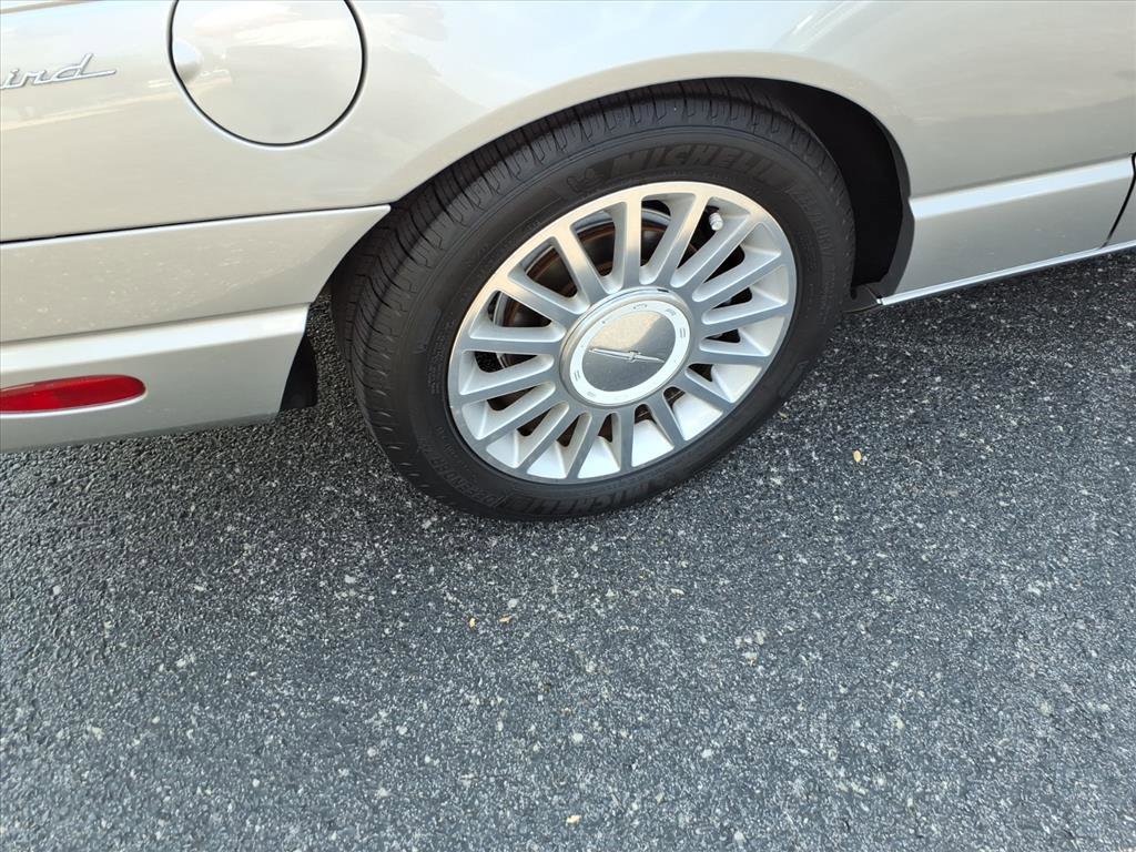 Used 2005 Ford Thunderbird Deluxe image 5