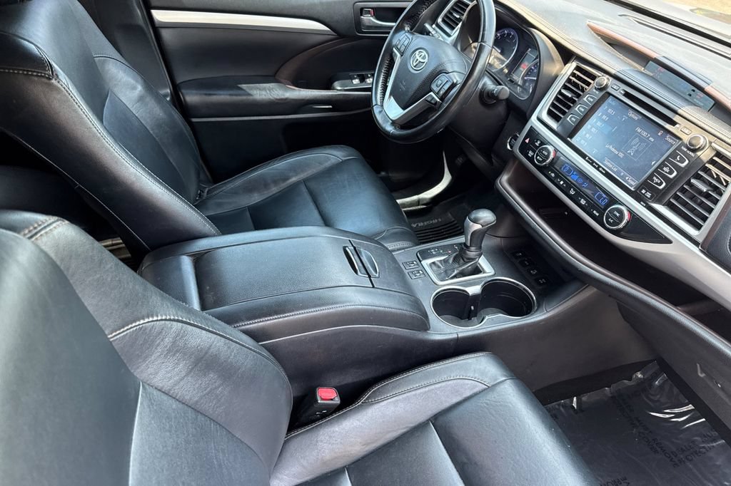 Used 2018 Toyota Highlander XLE AWD/4WD image 17