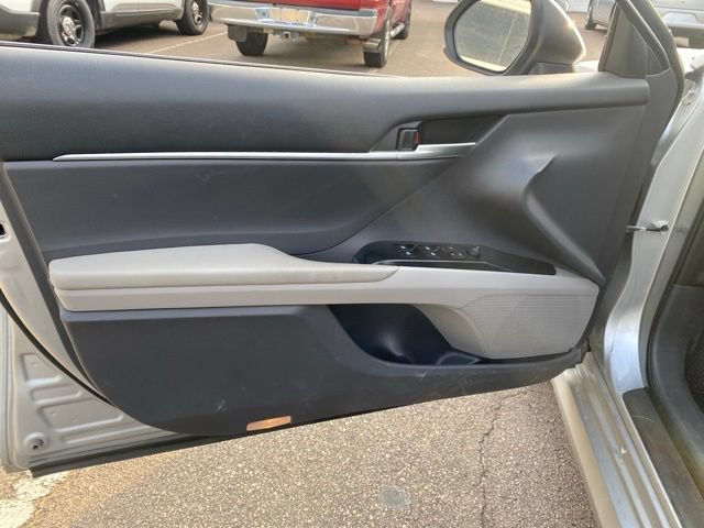 Used 2018 Toyota Camry LE FWD image 18