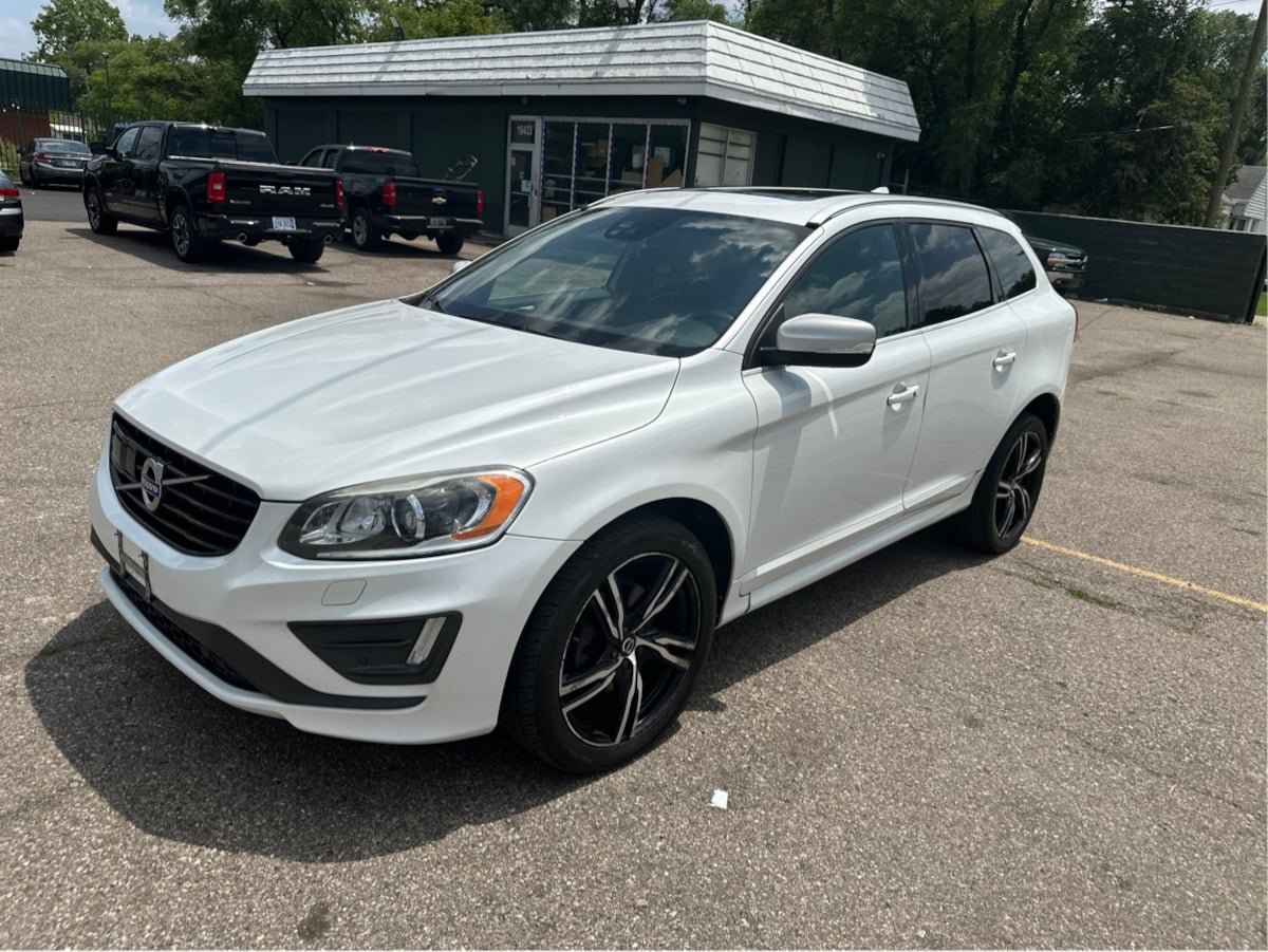 Used 2018 Volvo XC90 T6 Momentum w/ Convenience Package AWD/4WD image 2