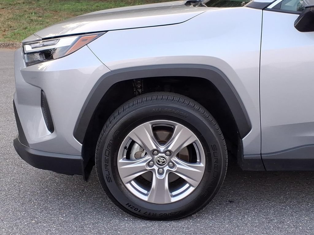 Used 2025 Toyota RAV4 XLE FWD image 7