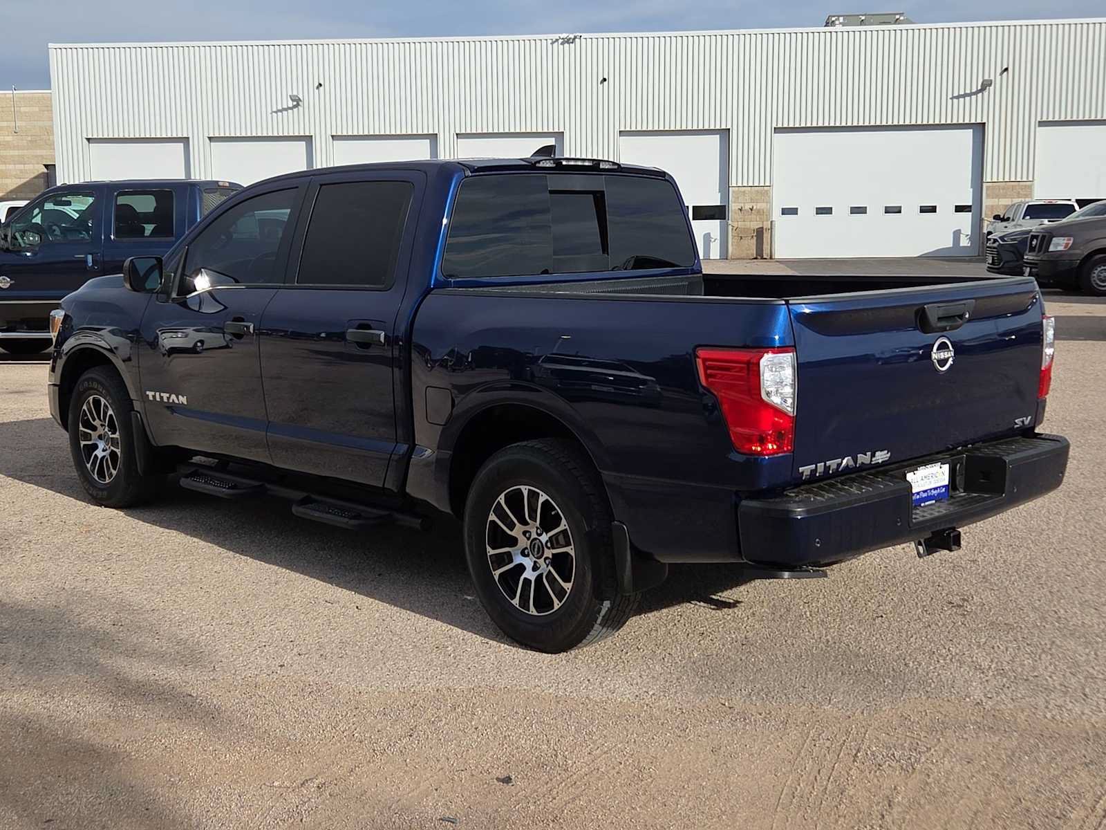 Used 2023 Nissan Titan SV w/ SV Convenience Package RWD image 6
