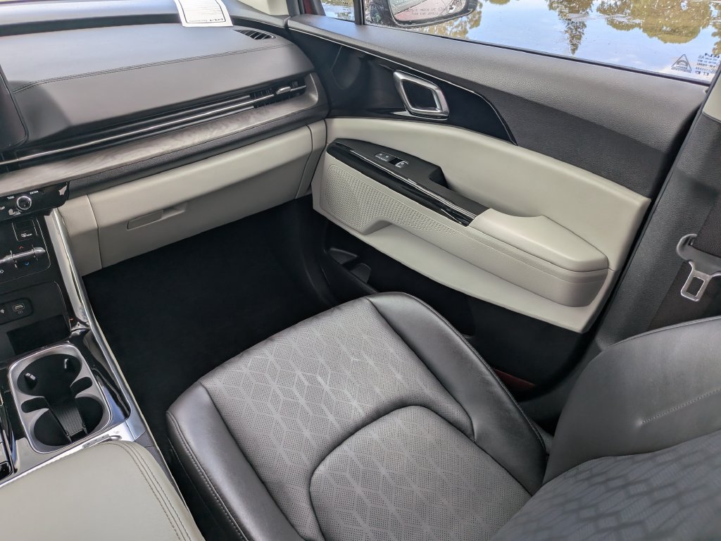 Certified 2024 Kia Carnival SX FWD image 18