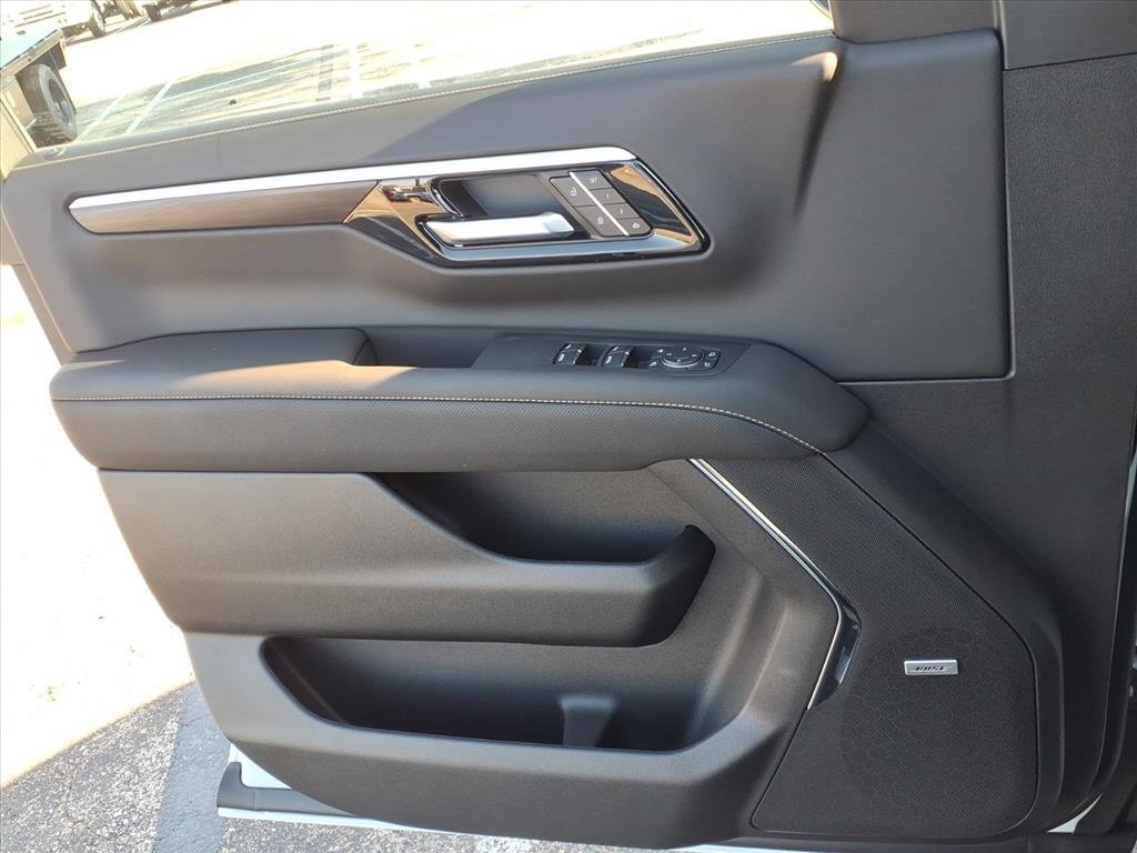 New 2026 Chevrolet Suburban Premier image 8