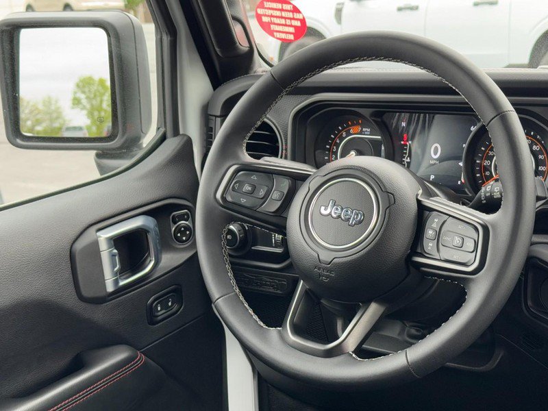 Used 2025 Jeep Wrangler Unlimited Rubicon w/ Convenience Group AWD/4WD image 12