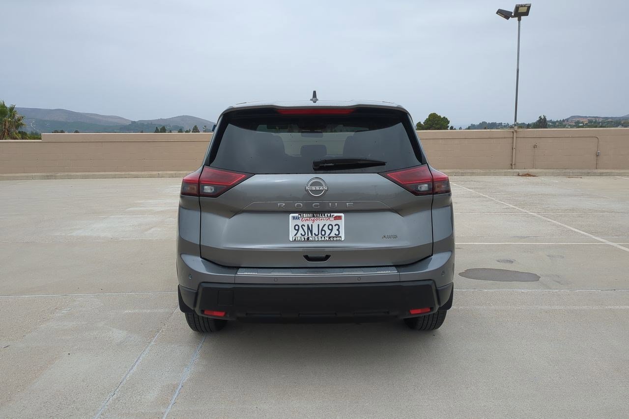 Certified 2025 Nissan Rogue SV image 7