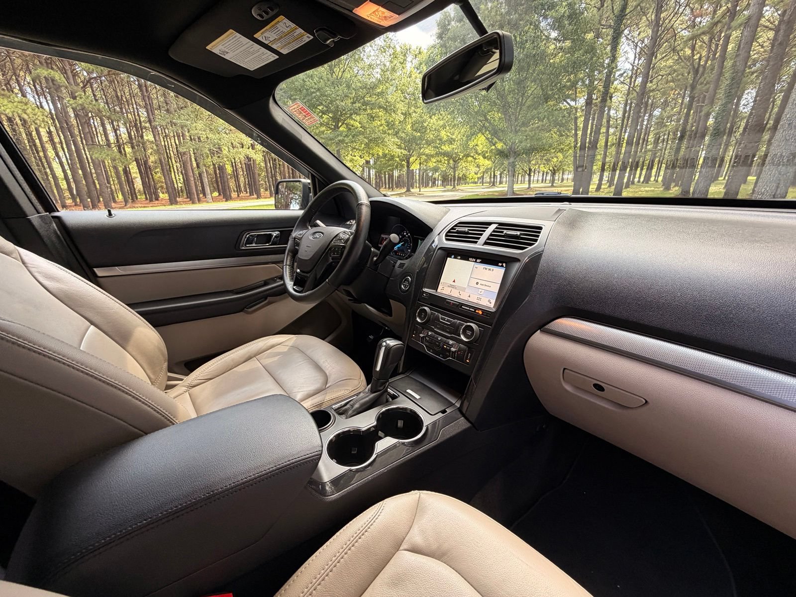 Used 2018 Ford Explorer XLT w/ Equipment Group 202A FWD image 21