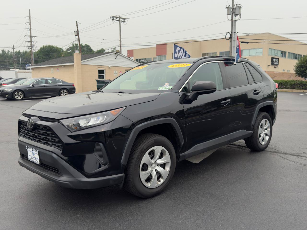 Used 2021 Toyota RAV4 LE AWD/4WD image 4