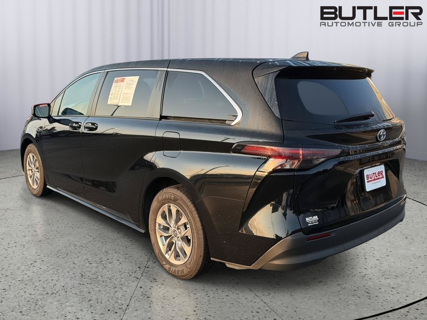 Used 2023 Toyota Sienna LE FWD image 4