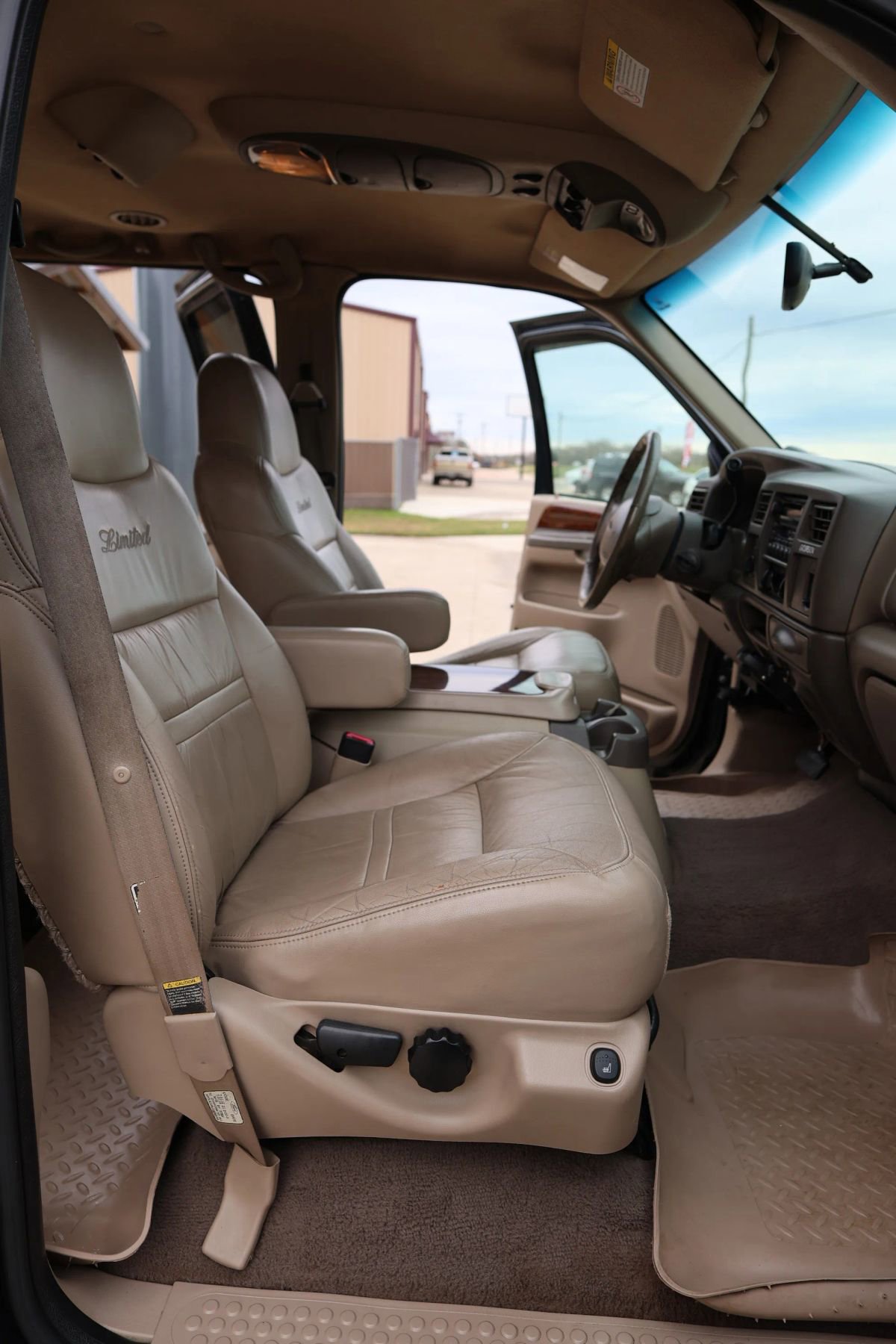 Used 2000 Ford Excursion Limited image 33