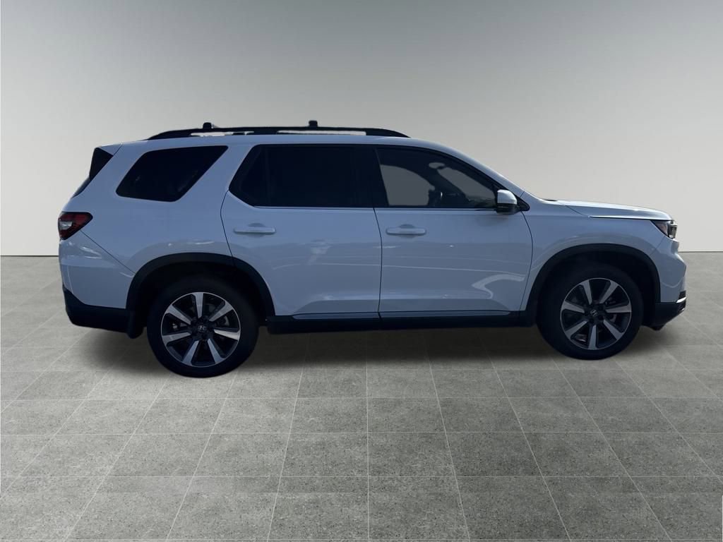 Used 2023 Honda Pilot Touring image 7
