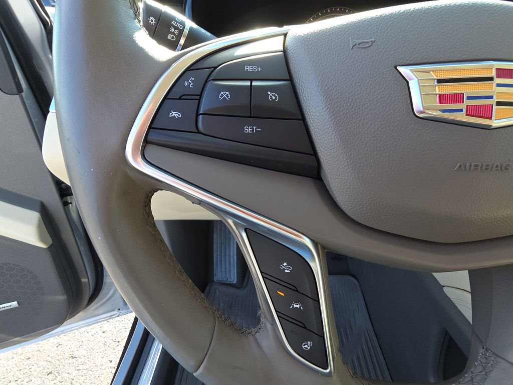 Used 2018 Cadillac XT5 Luxury w/ Driver Awareness Package FWD image 18