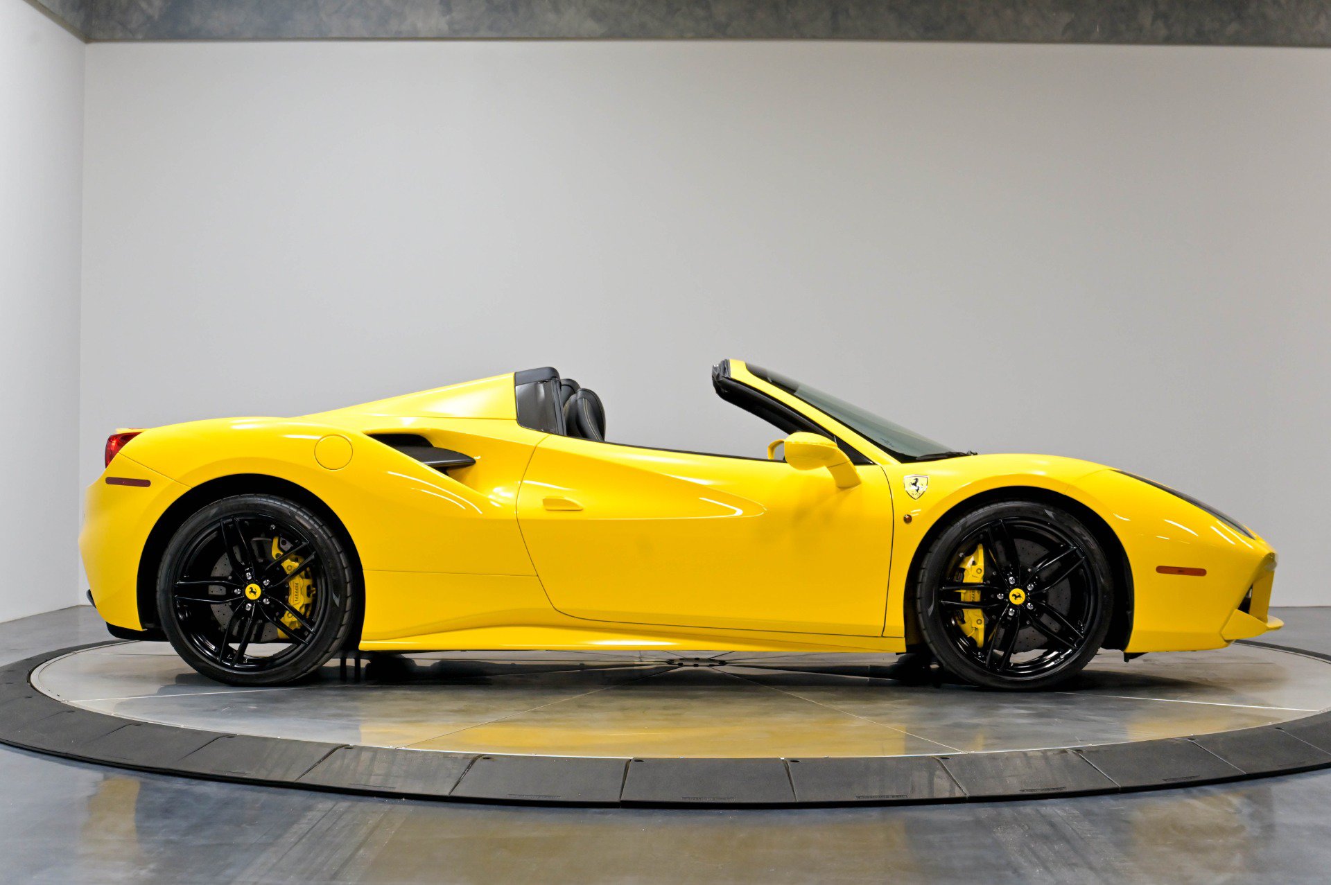 Used 2017 Ferrari 488 Spider RWD image 24