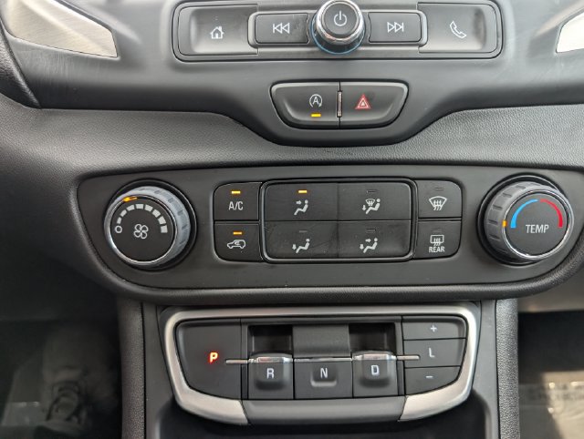 Used 2024 GMC Terrain SLE FWD image 21