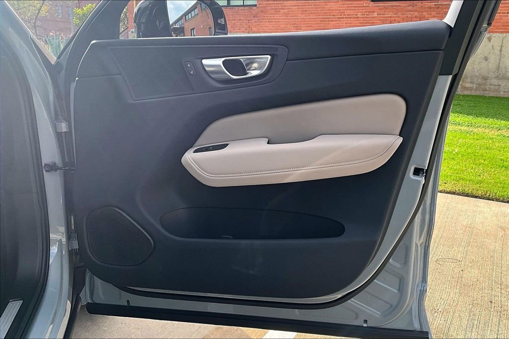New 2026 Volvo XC60 B5 Plus AWD/4WD image 14