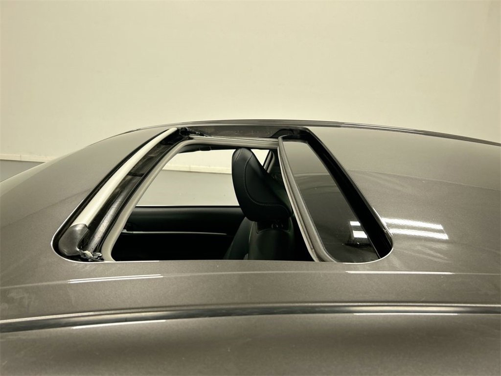 Used 2020 Toyota Camry image 19