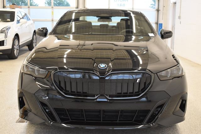 New 2027 BMW i5 xDrive40 w/ M Sport Package AWD/4WD image 3