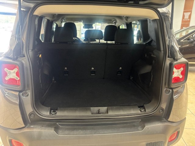 Used 2022 Jeep Renegade Latitude AWD/4WD image 19