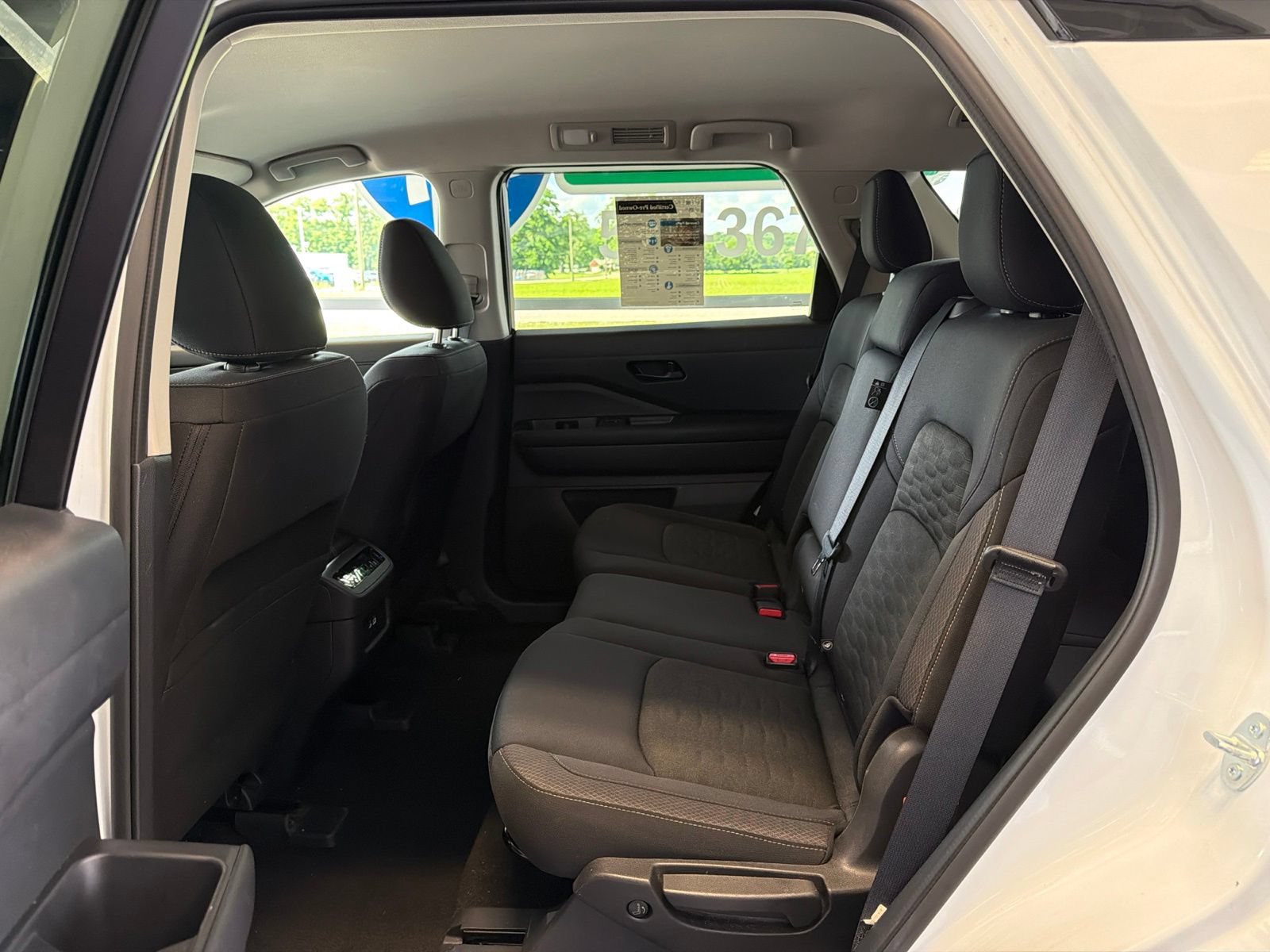 Used 2025 Nissan Pathfinder SV AWD/4WD image 15