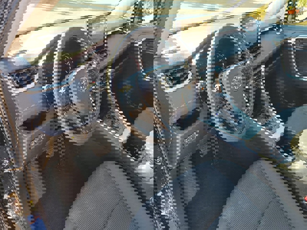 Used 2025 Toyota RAV4 LE image 15