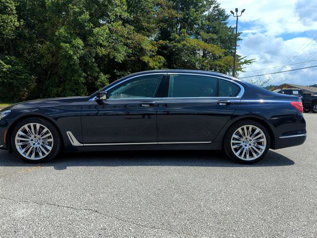 Used 2019 BMW 750i xDrive w/ Executive Package image 2