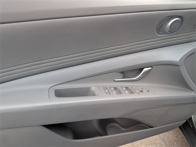 Used 2025 Hyundai Elantra Sport image 8