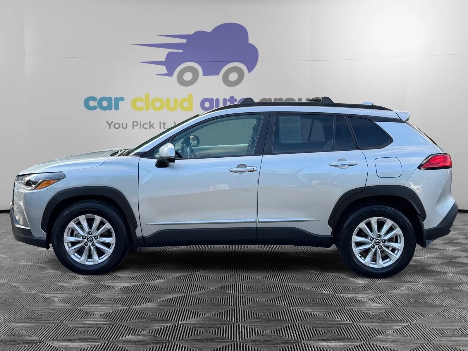 Used 2022 Toyota Corolla Cross LE w/ Moonroof Package AWD/4WD image 2