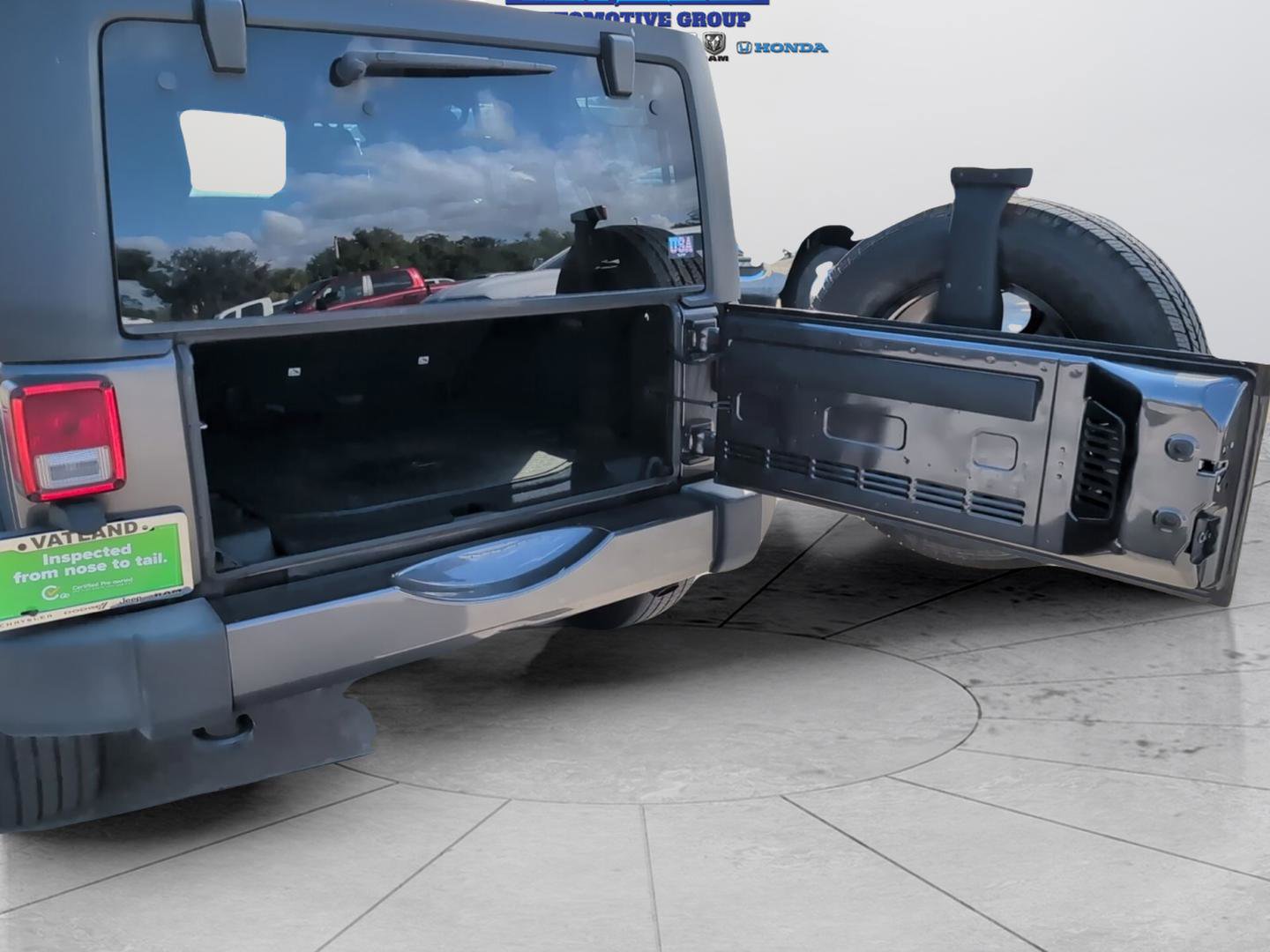 Certified 2018 Jeep Wrangler Unlimited Sahara image 28