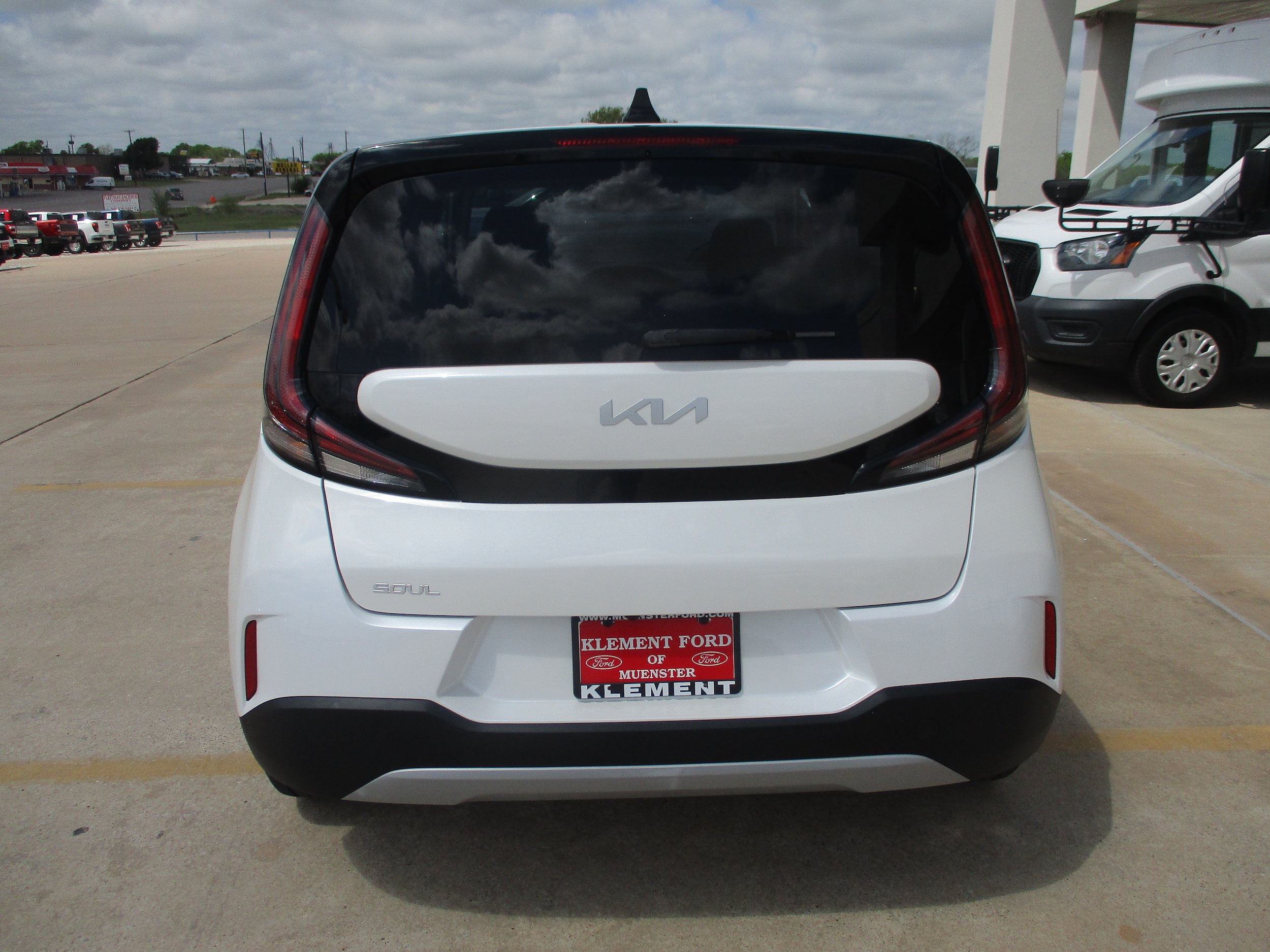 Used 2023 Kia Soul LX FWD image 4