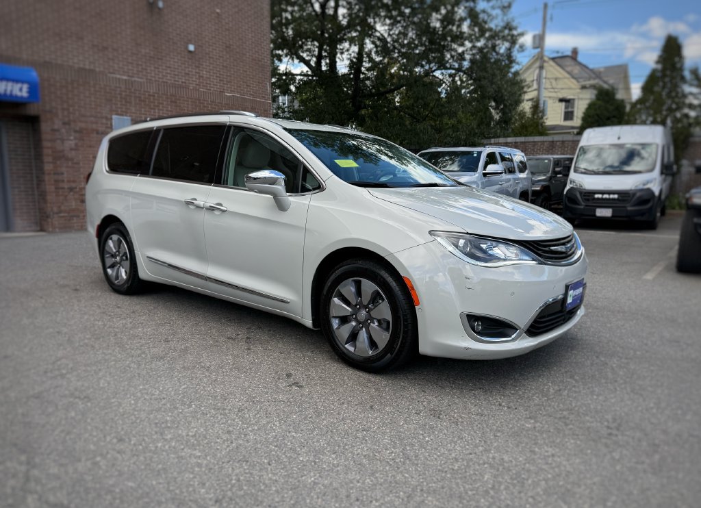 Used 2019 Chrysler Pacifica Limited w/ Advanced Safetytec Group FWD image 3