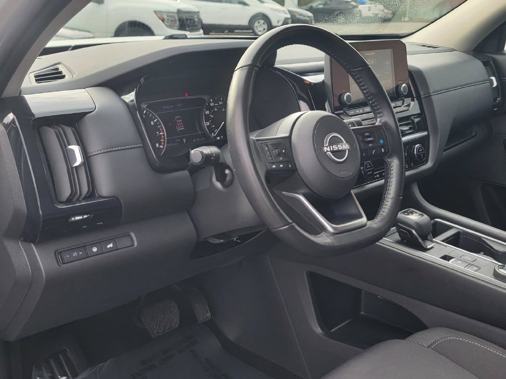 Used 2025 Nissan Pathfinder SV AWD/4WD image 13