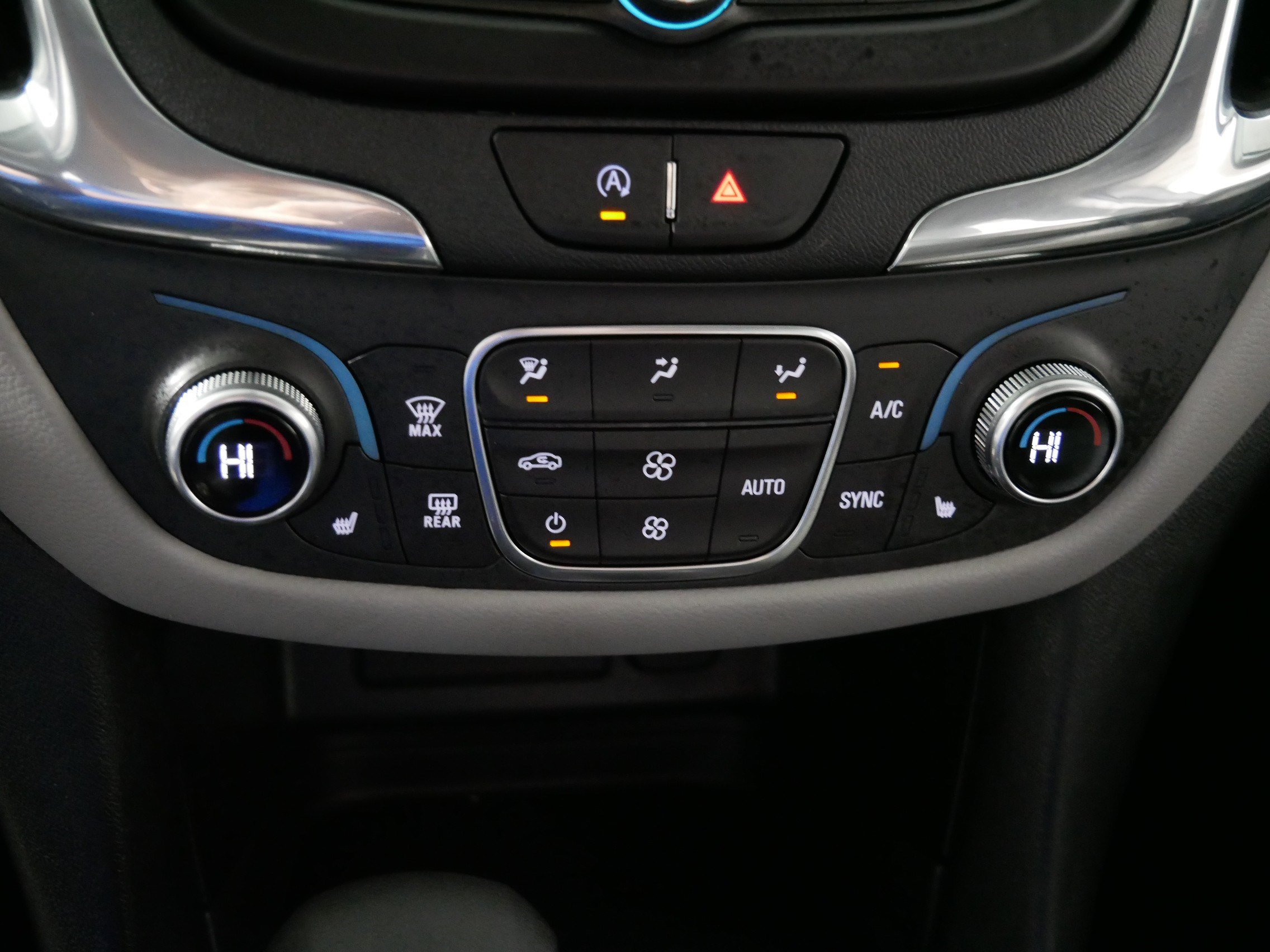 Used 2023 Chevrolet Equinox LT AWD/4WD image 23