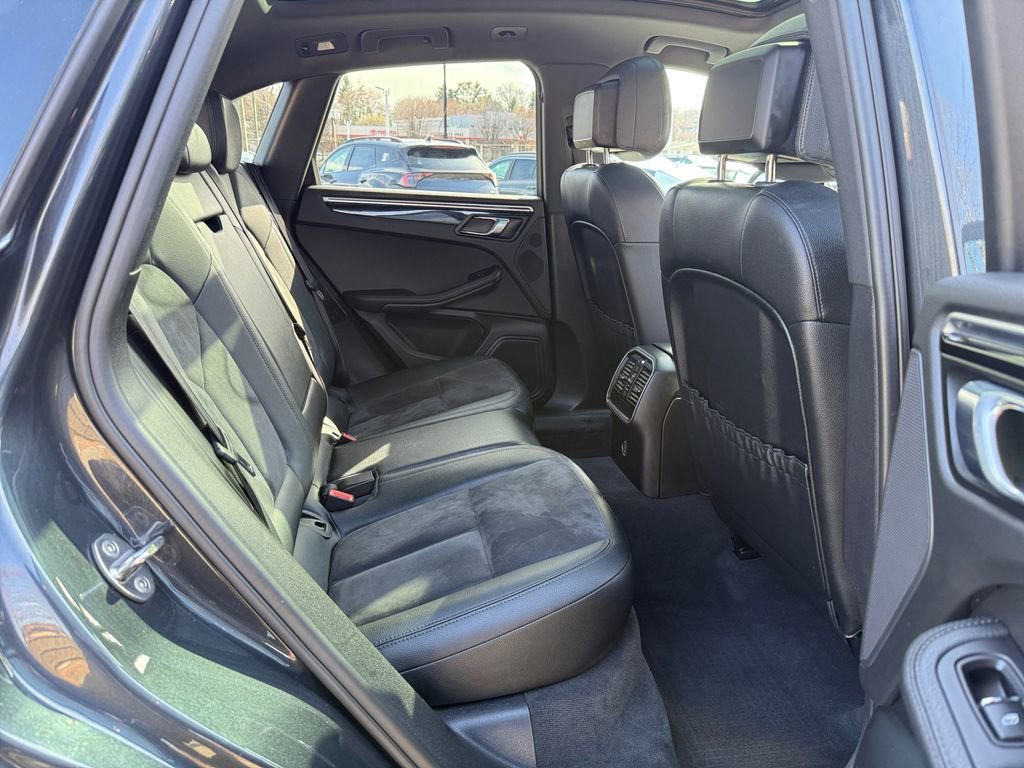 Used 2018 Porsche Macan image 30