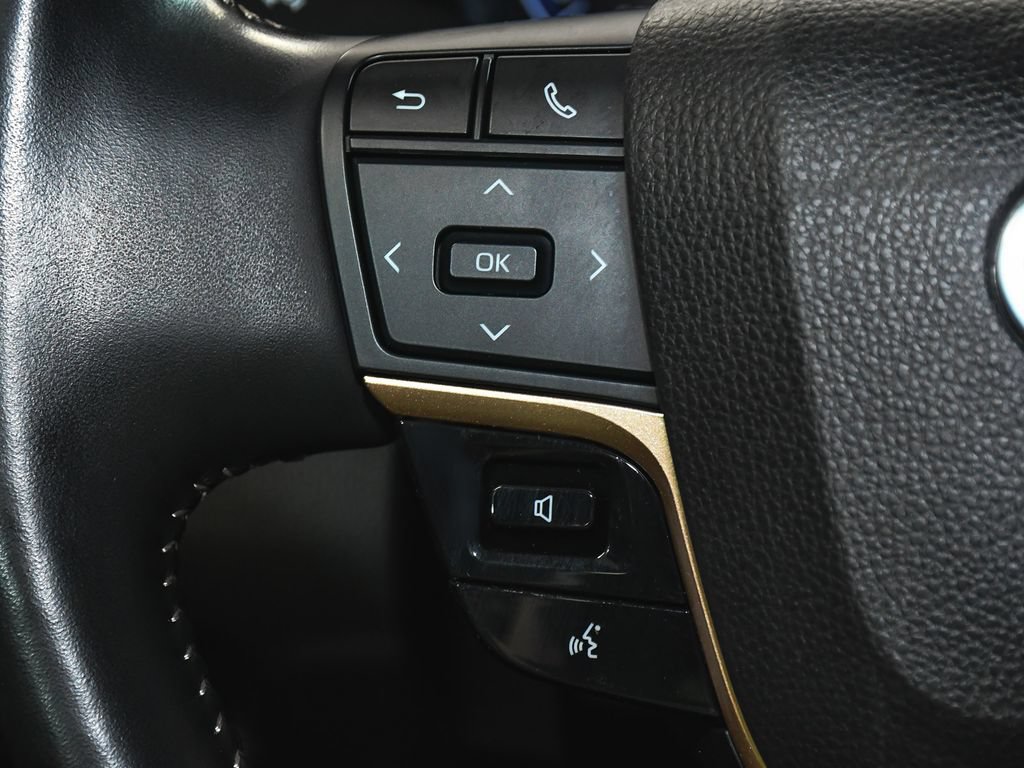 Used 2024 Toyota Crown AWD/4WD image 34