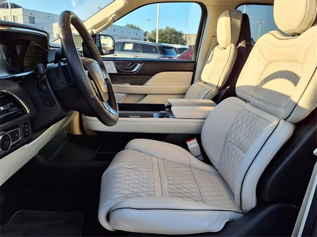 Used 2020 Lincoln Navigator Black Label w/ Cargo Convenience Package image 5