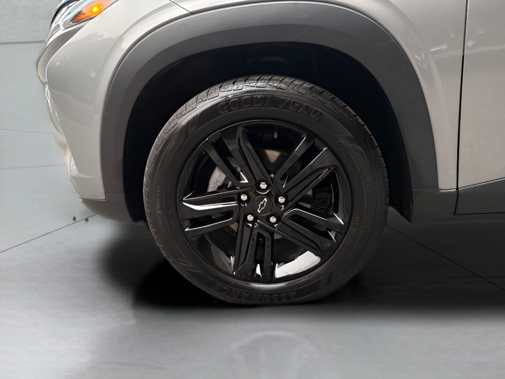 Used 2024 Chevrolet Trax ACTIV w/ Sunroof Package FWD image 4