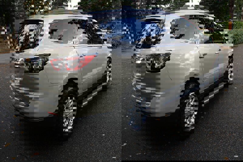 Used 2014 Chevrolet Traverse LT w/ LPO, 'HIT The Road' Package image 3