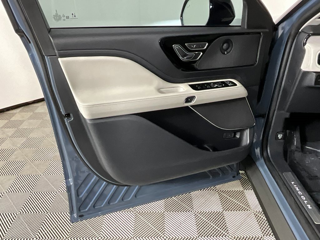 Used 2025 Lincoln Aviator Reserve image 18