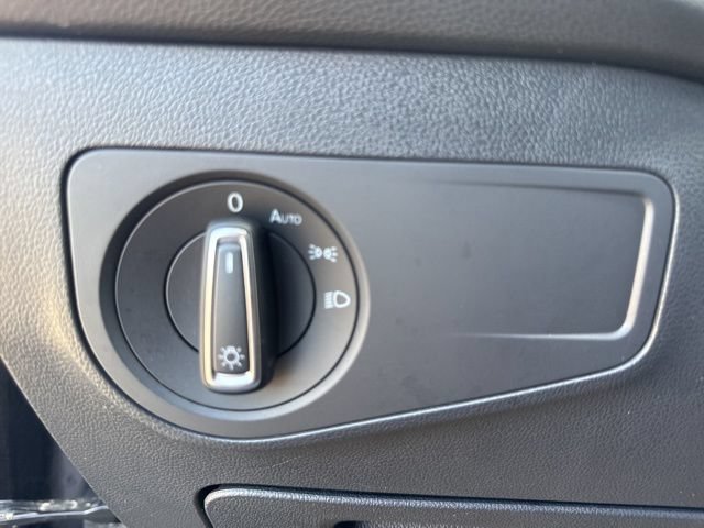 Used 2024 Volkswagen Tiguan SE AWD/4WD image 19