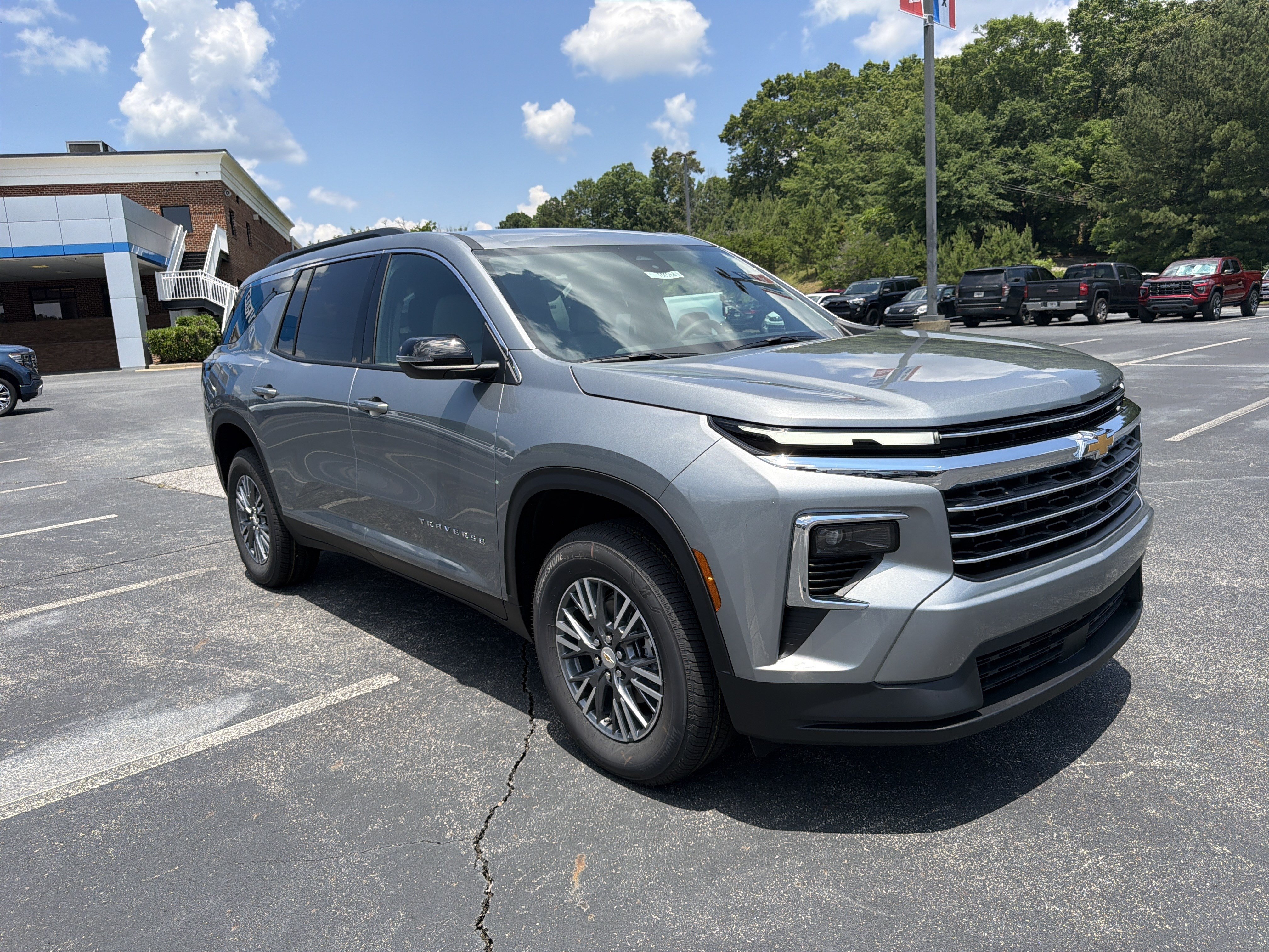 New 2026 Chevrolet Traverse LT FWD image 3