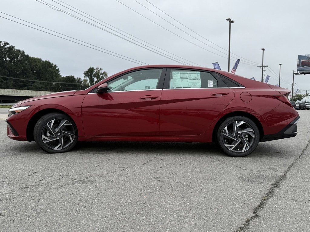 New 2025 Hyundai Elantra Limited image 4