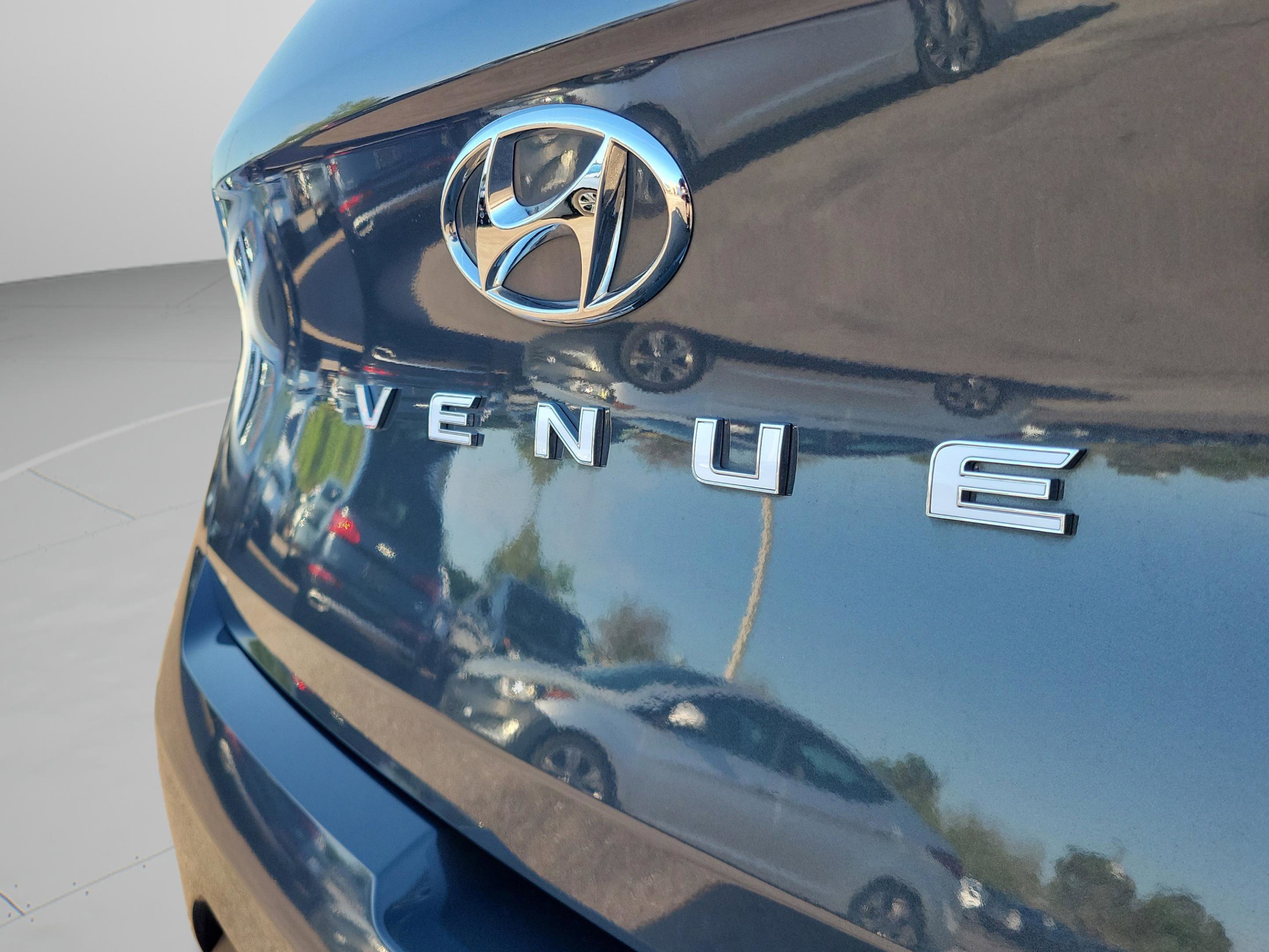 Certified 2024 Hyundai Venue Limited image 6