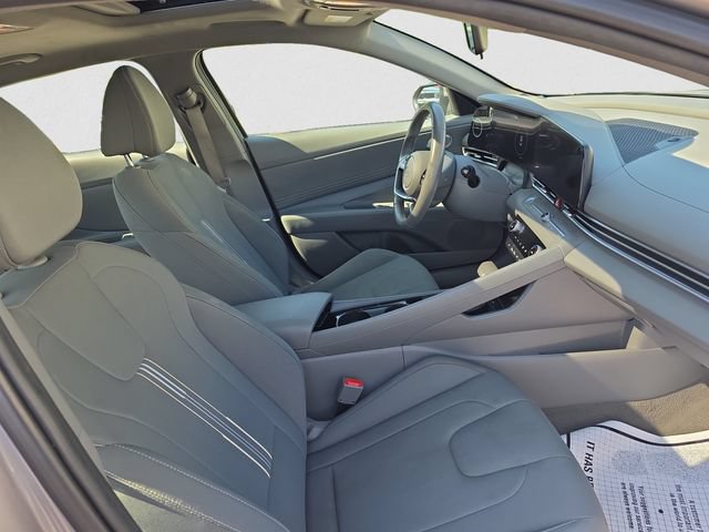 Used 2025 Hyundai Elantra SEL FWD image 15