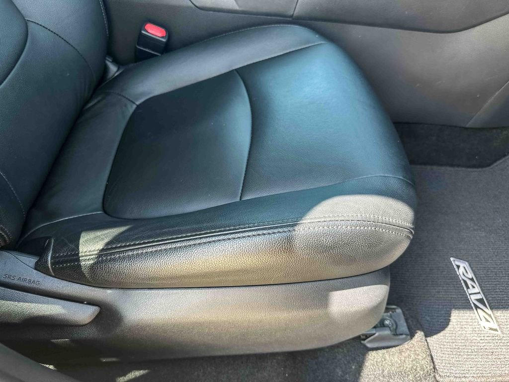 Used 2020 Toyota RAV4 XLE w/ Convenience Package image 25
