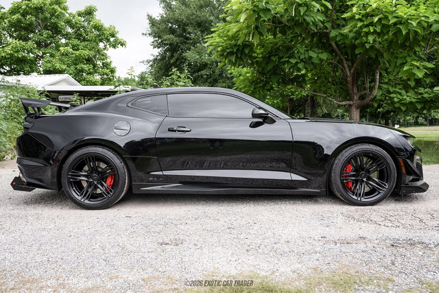 Used 2019 Chevrolet Camaro ZL1 RWD image 9