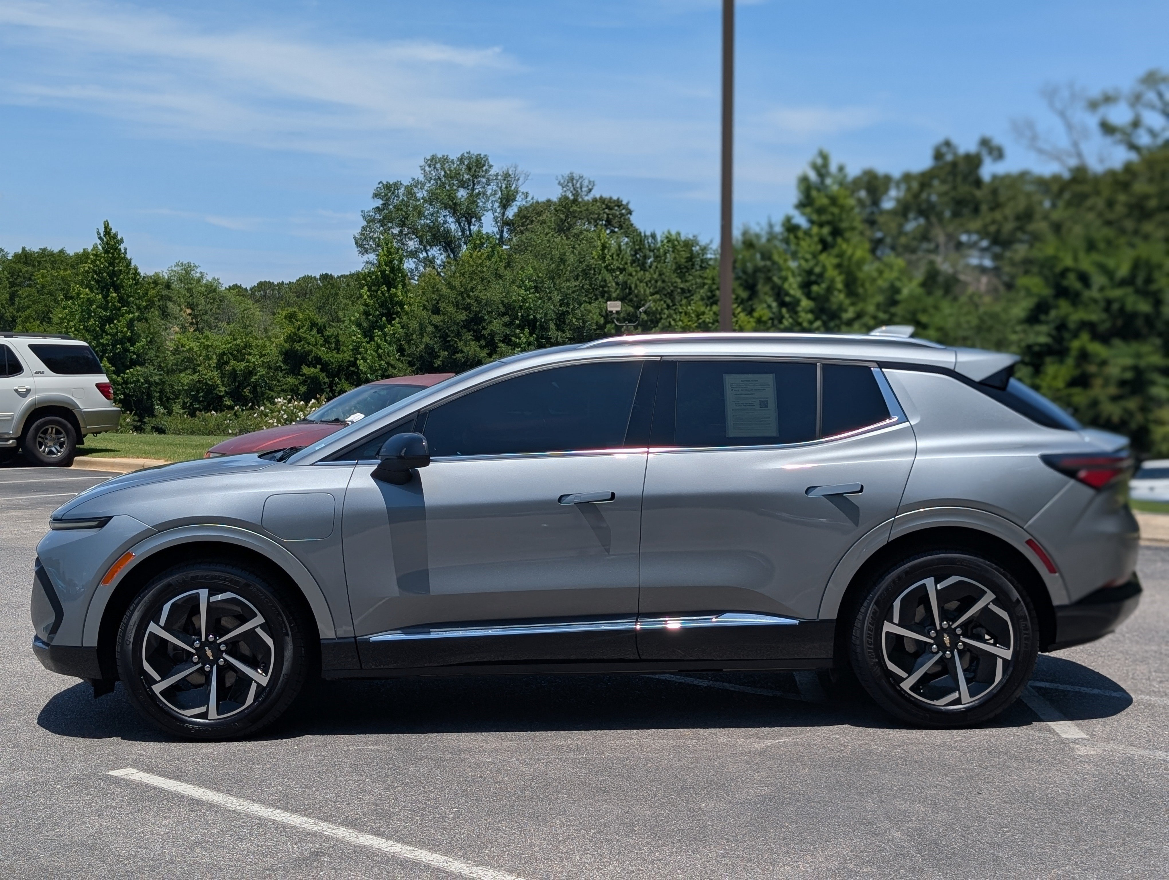 Used 2025 Chevrolet Equinox EV LT w/ Convenience Package FWD image 6