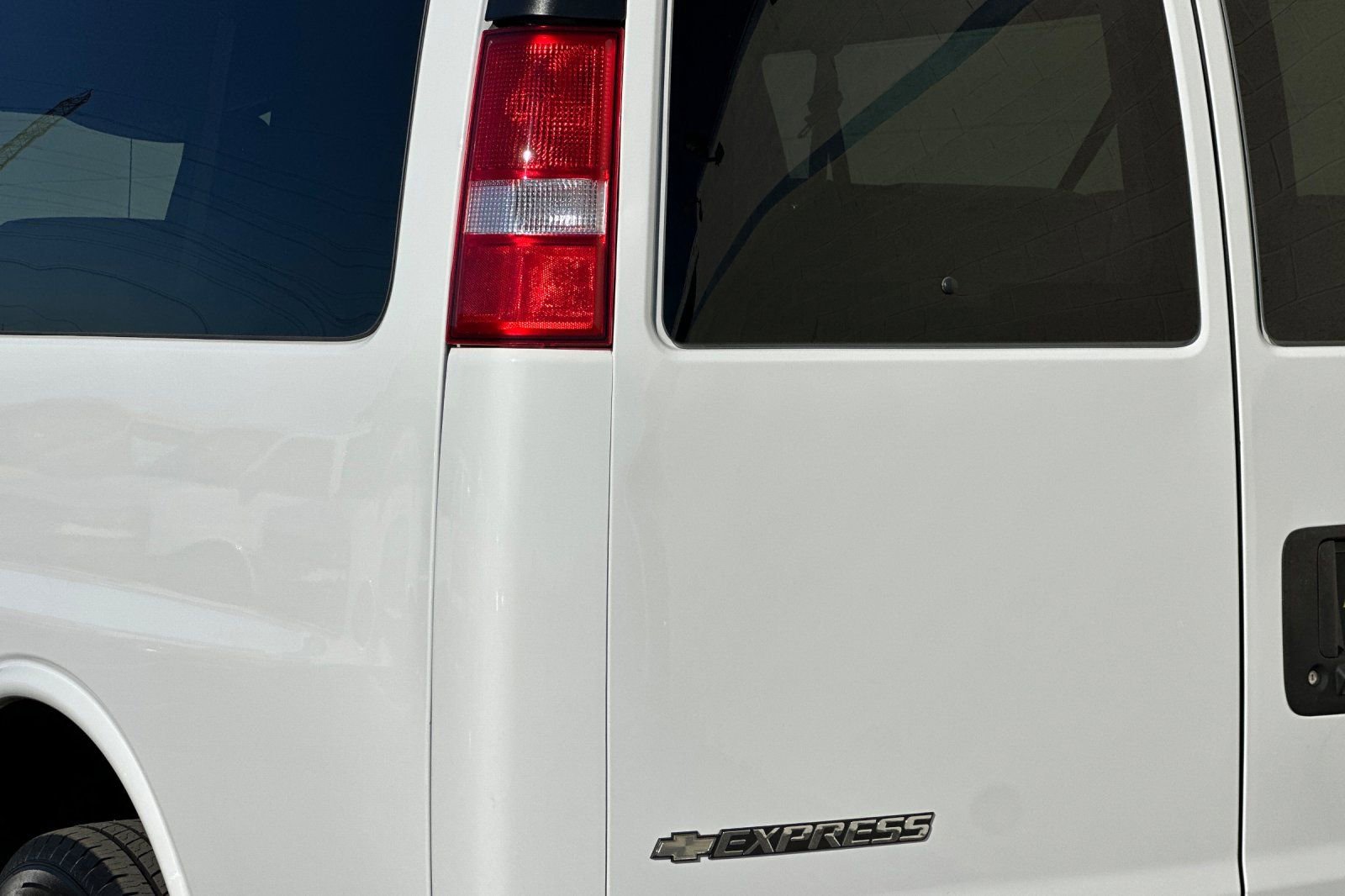 Certified 2019 Chevrolet Express 3500 LT w/ LT Preferred Equipment Group image 35