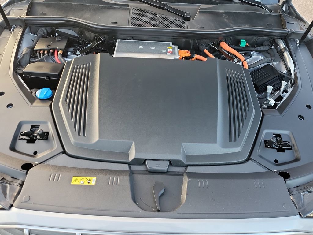 Used 2022 Audi e-tron Premium Plus w/ Premium Plus Package image 20