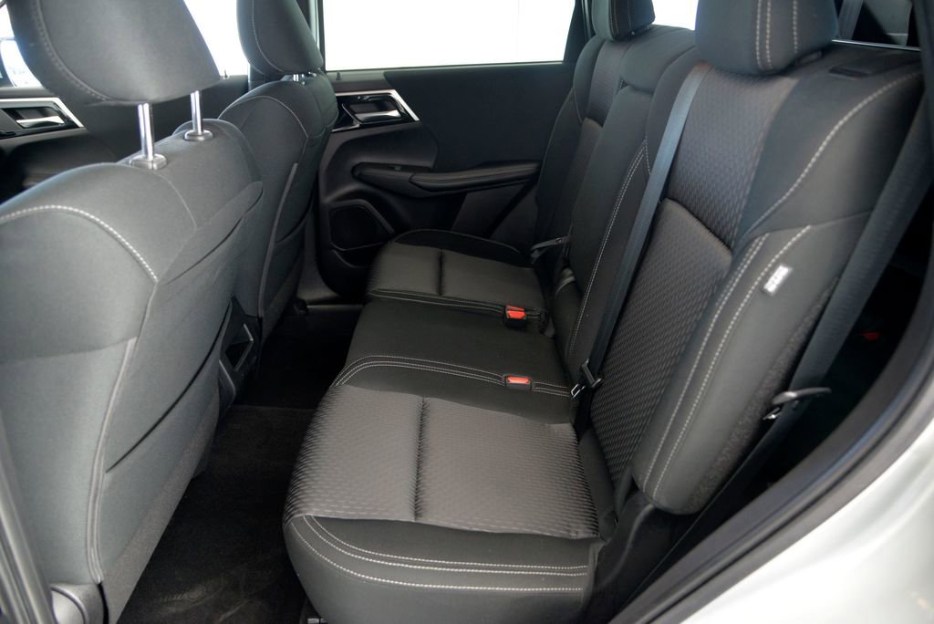 Used 2022 Mitsubishi Outlander ES image 27