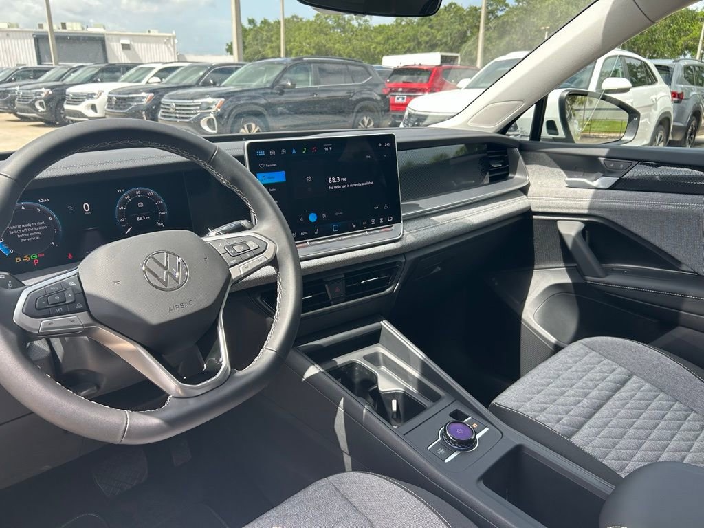 Used 2025 Volkswagen Tiguan S image 25